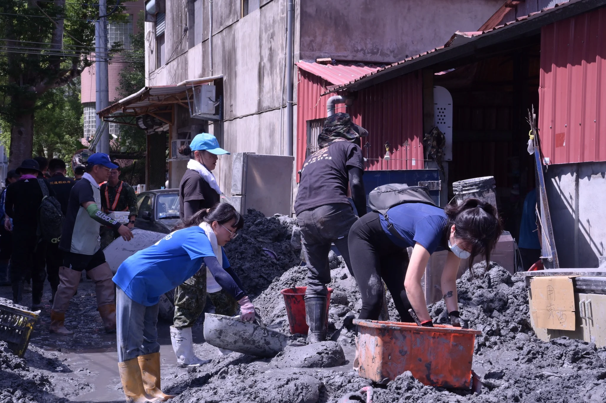 251021 花蓮 災後 清淤泥