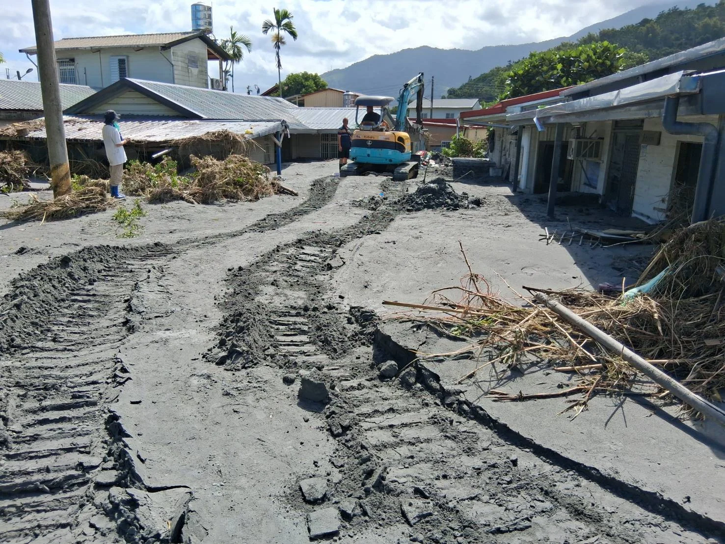 251022 楊華美 花蓮 瘀塞 交通