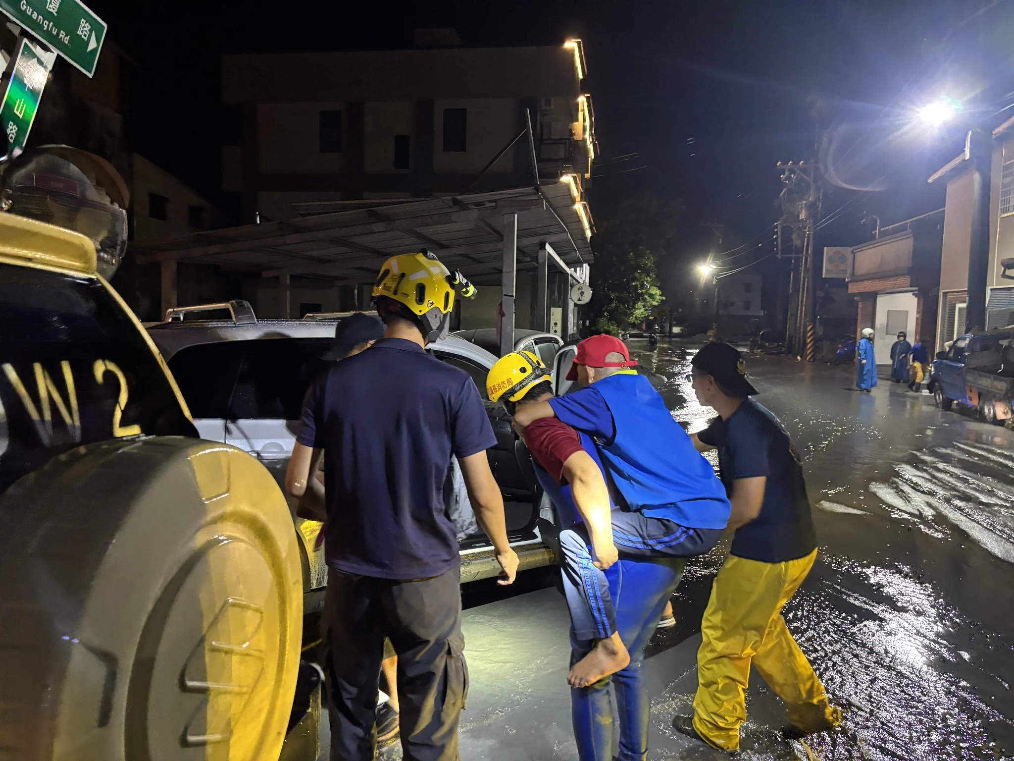 251027 車輛 救災 花蓮災後 牛犁社區