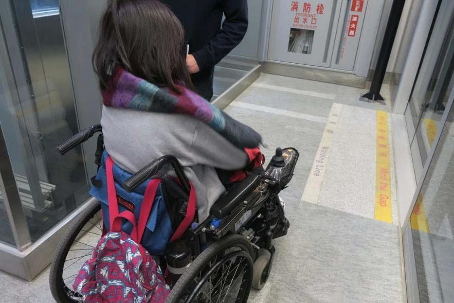 251113 輪椅 工作 女性