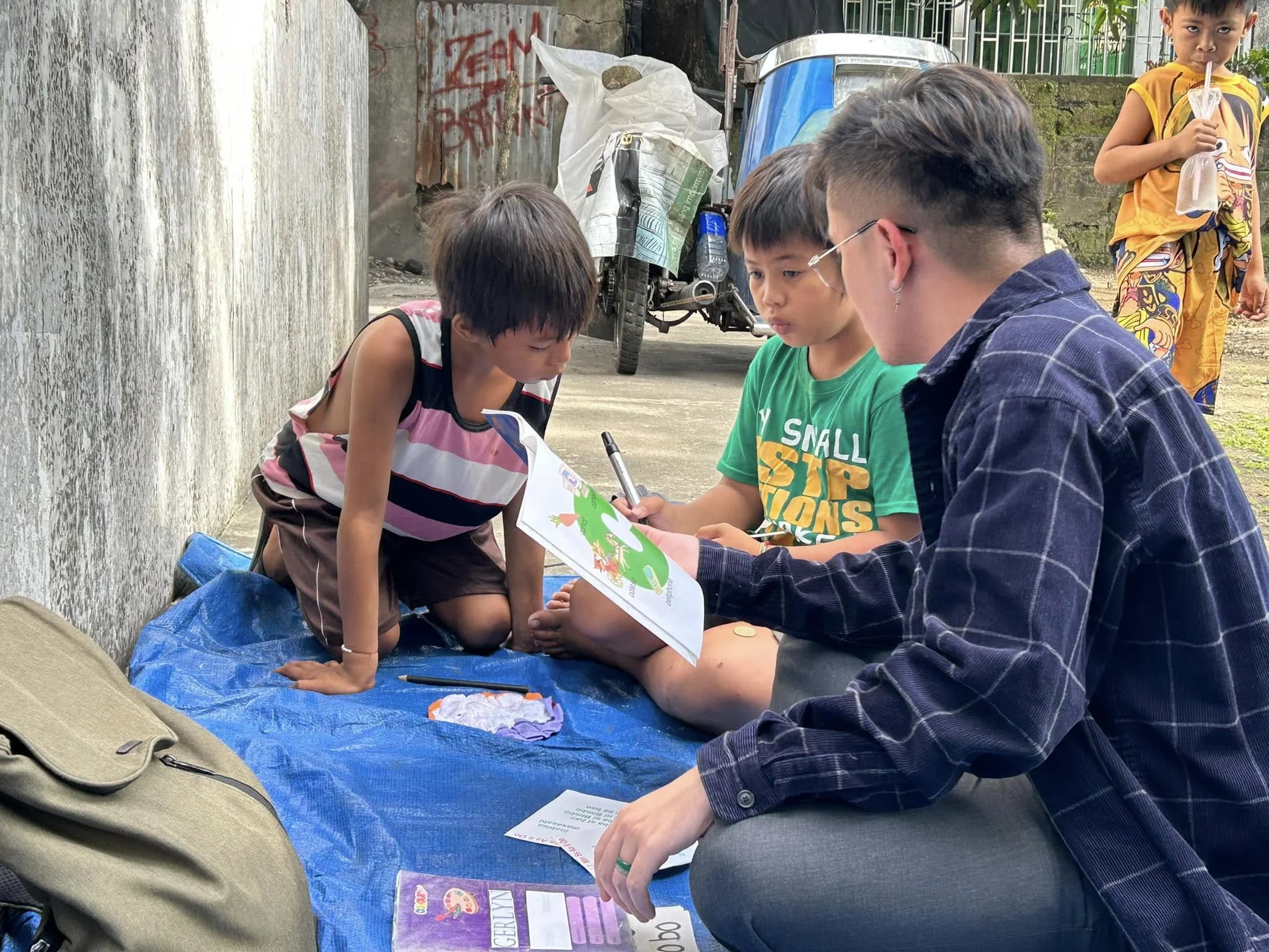 251107 菲律賓 第四世界 街頭圖書館