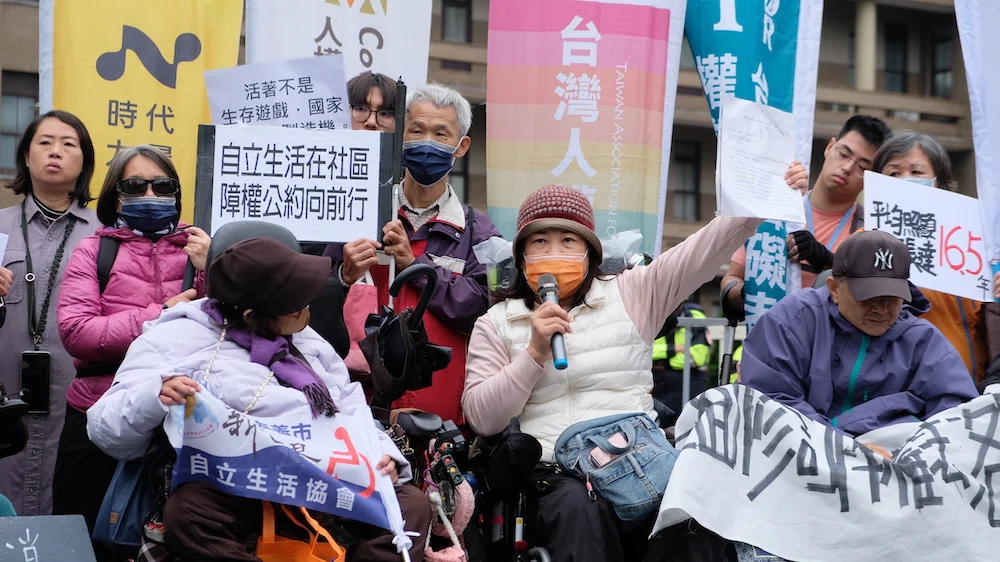 從臺南北上的重障者陳曼如（化名）。攝／曾玉婷