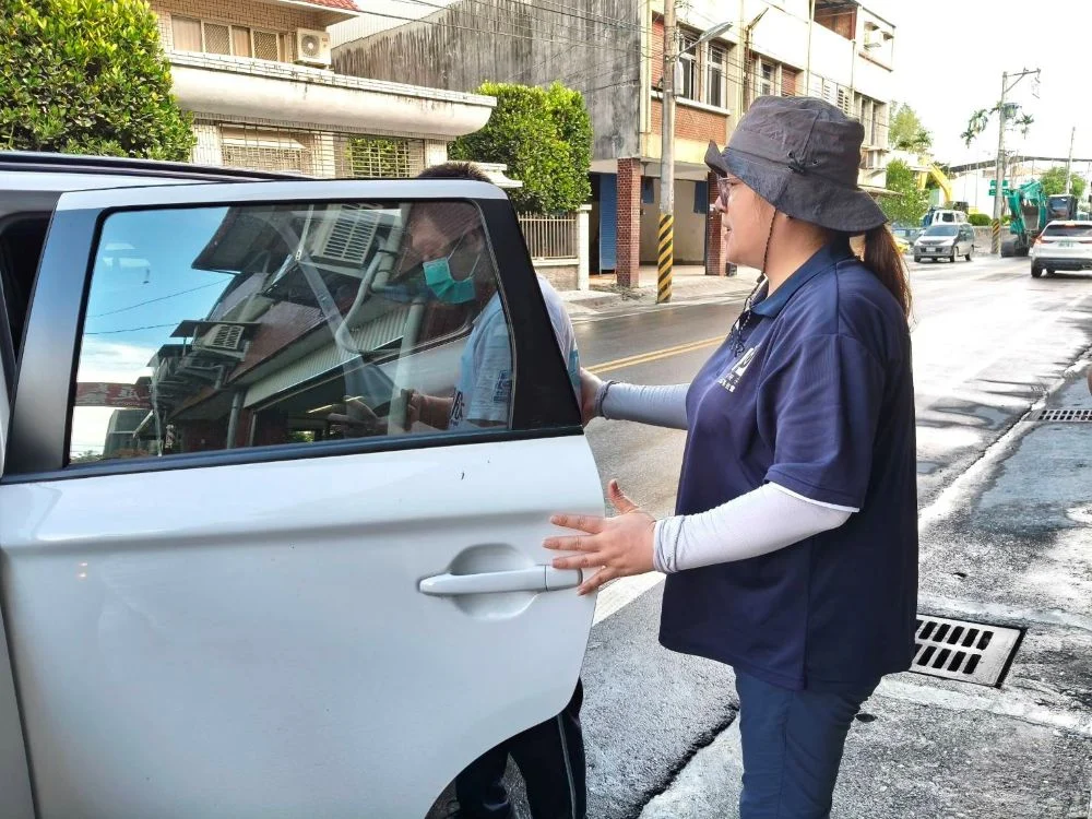 一粒麥子在馬太鞍的銀髮日托站，利用裕隆租借的車輛提供服務。圖／一粒麥子提供