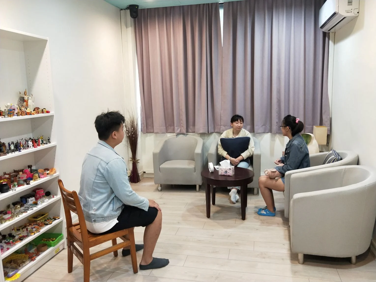 大學相關系所學生，進行諮商演練。示意圖／取自國立臺南大學諮商與輔導學系