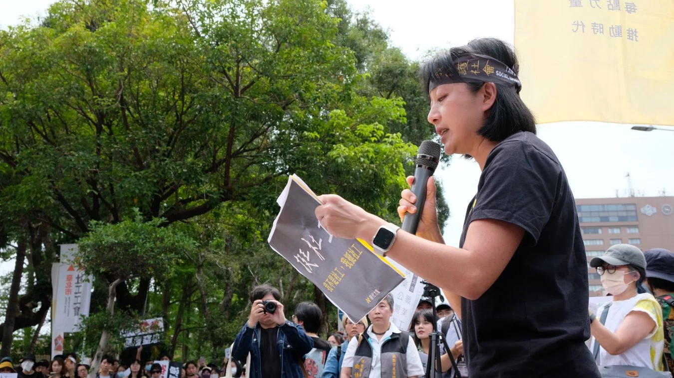 時代力量黨主席王婉諭質疑質疑：「雙北政府的責任在哪裡？文山居家托育中心提早接獲通報，卻沒有即時訪視，責任又在哪？」攝／曾玉婷