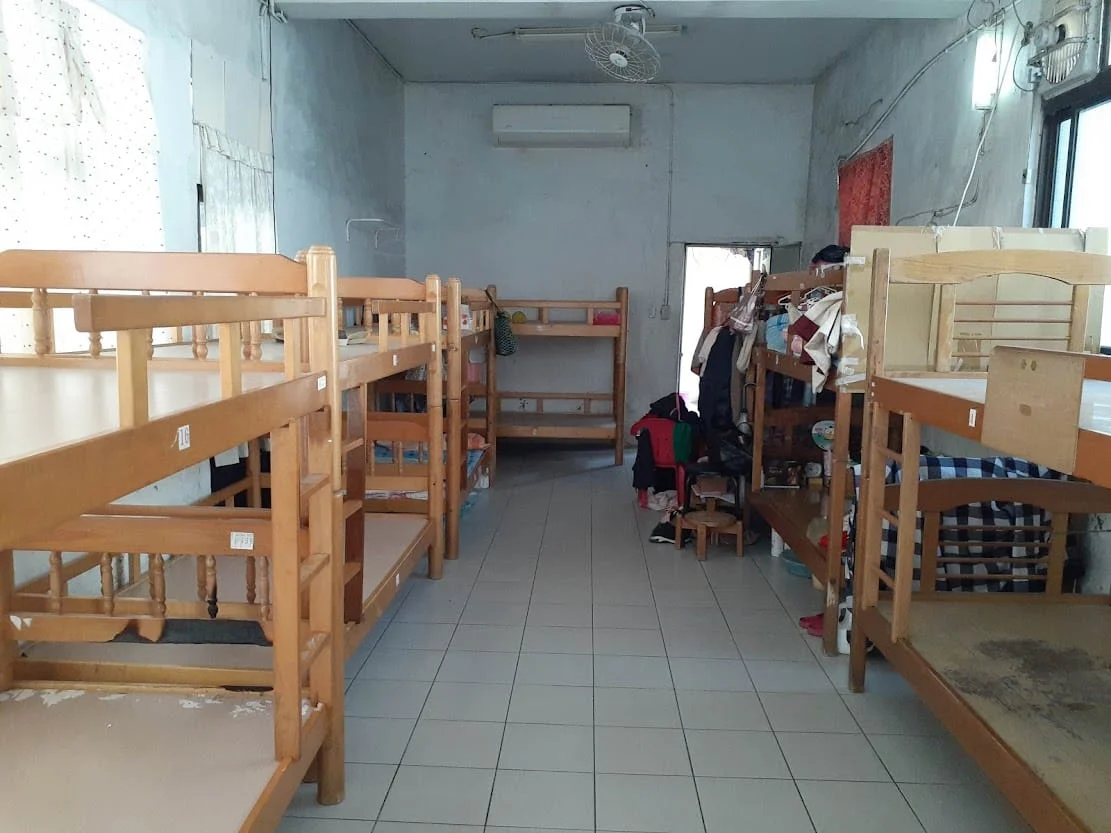 圓通居內女性床位。攝/葉靜倫