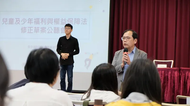 衛福部社家署長周道君邀請各界在衛福部網站填寫對於此次修法的意見。攝／曾玉婷