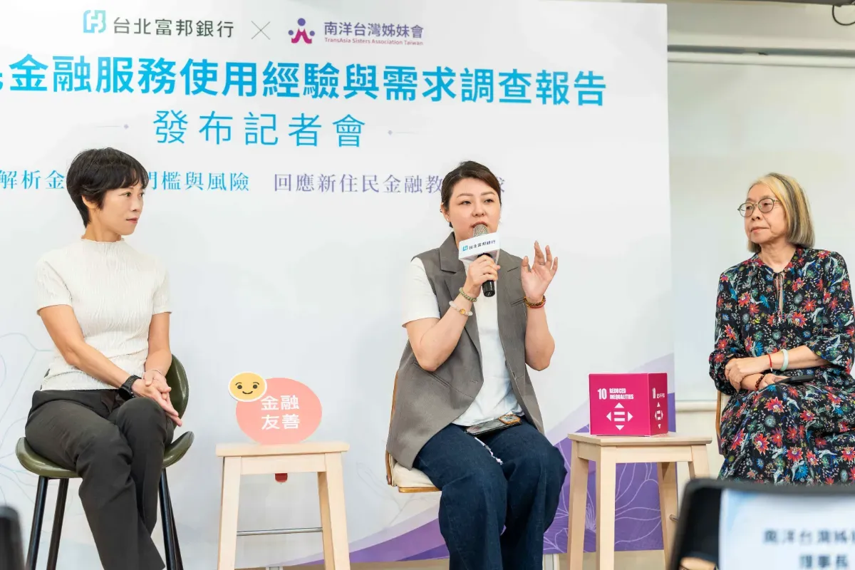 南洋台灣姊妹會理事長洪滿枝分享，有很多新住民因不懂得操作，而不敢使用金融服務。圖／南洋台灣姊妹會提供