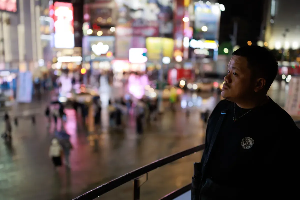 陳威圻向前男友坦言自己為 HIV 感染者後,感受到親密關係變得疏離。攝/何宇軒