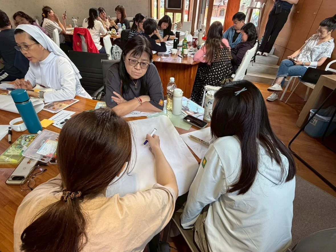 台灣全國兒少安置機構聯盟舉辦共學訓練,聚集兒少安置領域工作者一起討論案例、分享實務經驗。圖/取自台灣全國兒少安置機構聯盟 FB 公開貼文
