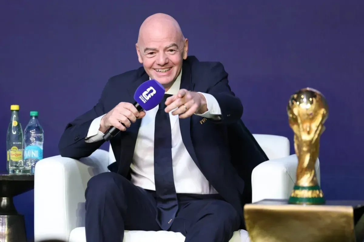 FIFA 的票務機制對身心障礙者不友善,使外界聯想起現任主席詹尼·英凡提諾(Gianni Infantino)曾在 2022 年世足賽期間發表對身心障礙者缺乏敏感度的言論。圖/取自 Getty Images