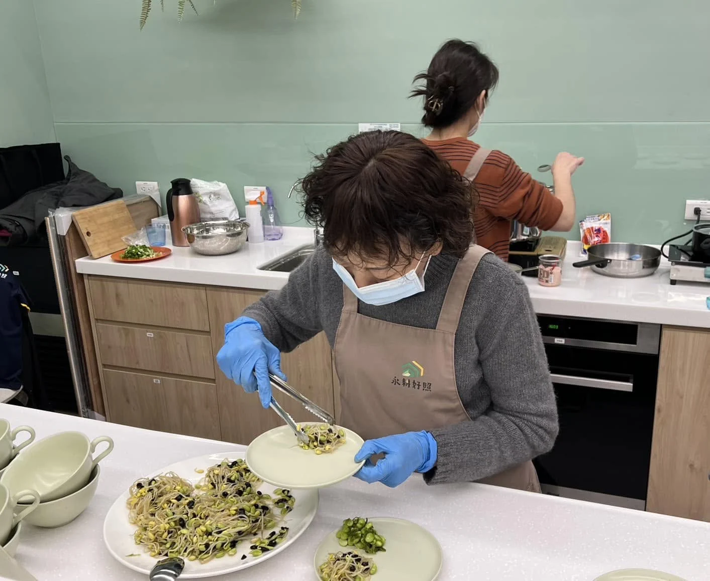 近中和景安站的真福共好基地，讓長輩們來到這裡一起備餐、參加活動。圖／取自真福共好基地臉書
