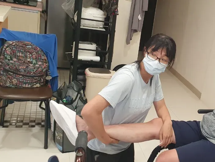 到宅醫療有助於增加社區端的支持資源。圖為脊髓損傷基金會提供到宅服務。圖／取自脊髓損傷基金會網站
