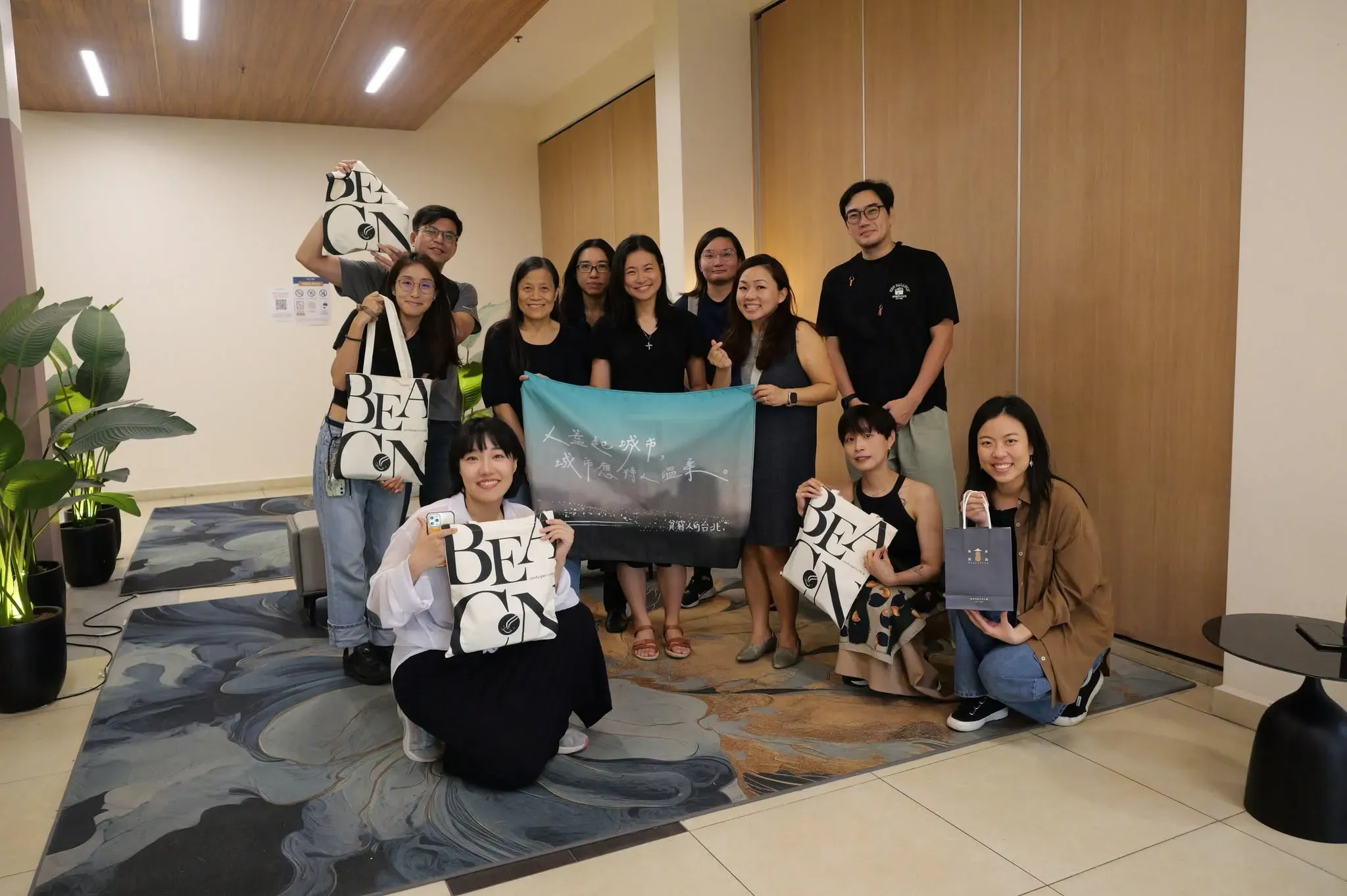 攸惜關懷協會於 2025 年 7 月參訪新加坡的無家者協助組織——New Hope Community Services（新希望社區服務組織）。圖／取自攸惜關懷協會臉書粉絲專頁。