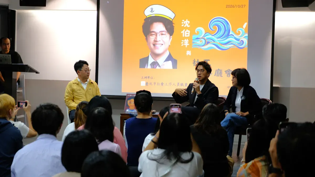 這場客廳會由沈曜逸(圖左)主持,開展沈伯洋(圖中)和林月琴(圖右)與基層社工的對話。攝/葉靜倫