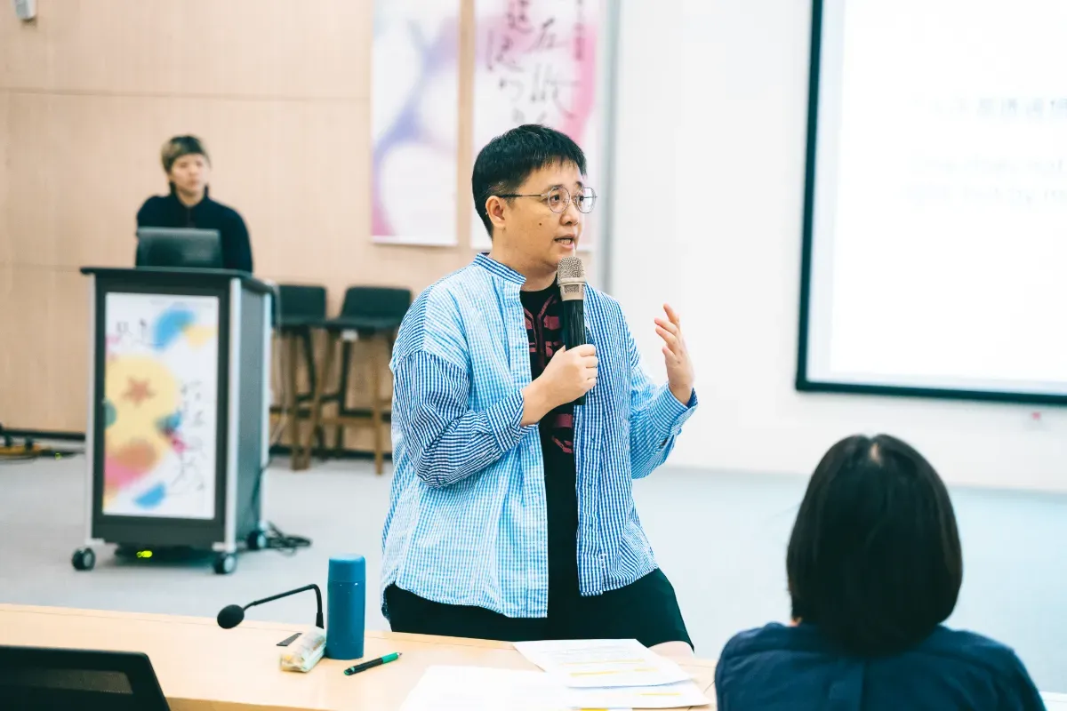 「勵馨基金會林口服務中心」主任李玉華分享如何加強社區韌性。圖／窮學盟提供