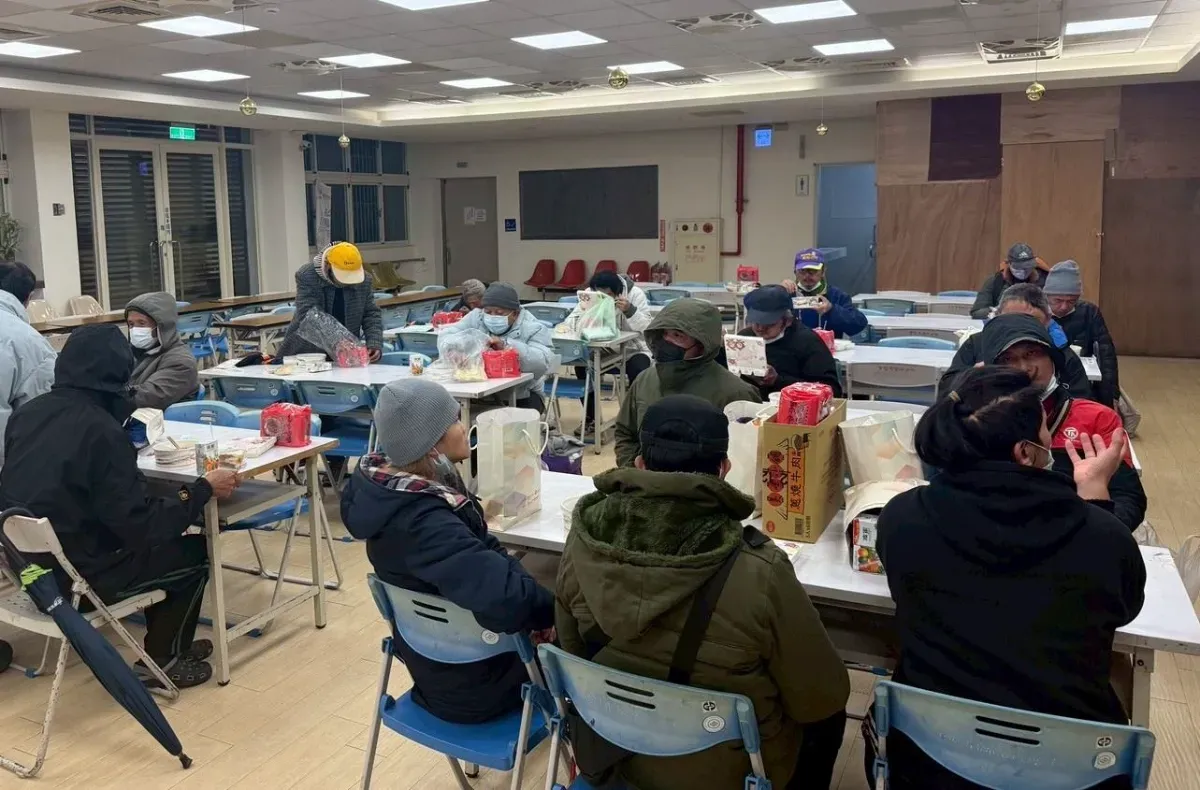 桃園市政府於寒流來襲期間開設的夜間避寒所。圖／取自桃園市政府社會局網站